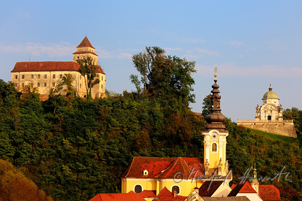 Castle Ehrenhausen with fortification