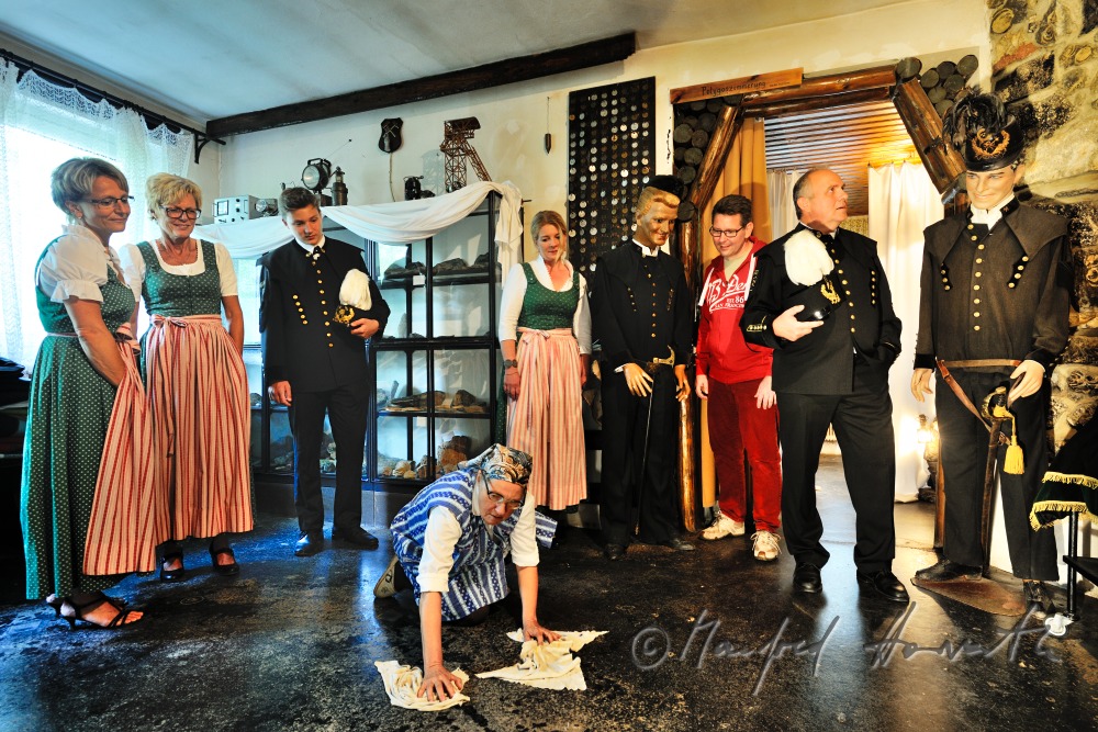 comedian guided tour in the mining museum